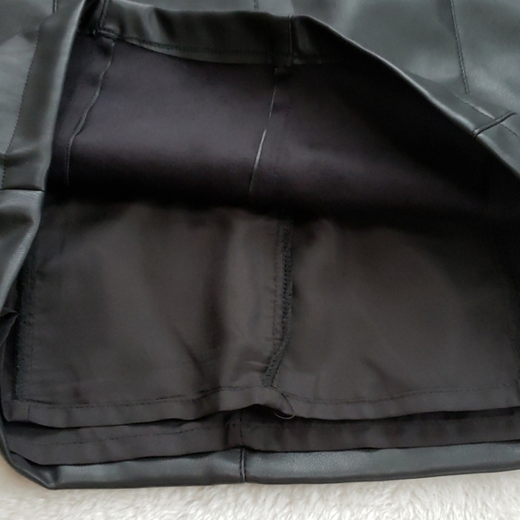 Faux leather skirt - Picture 3 of 6